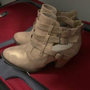 Womens size 7 booties brand new without tags heel, rose gold